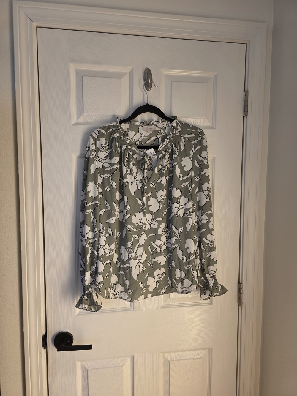 LOFT Sage Green & White Floral Tie-Neck Blouse Women's L